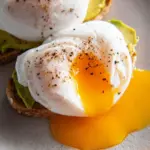 Poached Eggs {How to Poach an Egg}